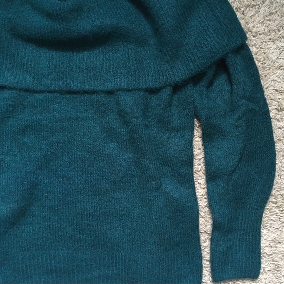 Emerald Green Gap Off Shoulder Sweater - Picture 3 of 6